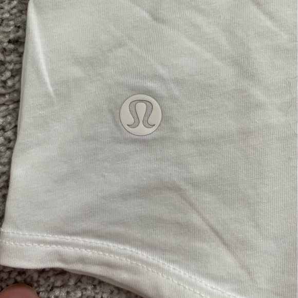 Lululemon keyhole tank - Picture 3 of 5